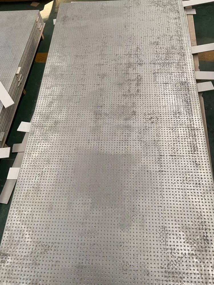 9.5mm厚纖維水泥復合鋼板防爆墻施工技術(shù)與泄爆墻、防爆門窗應用案例解析